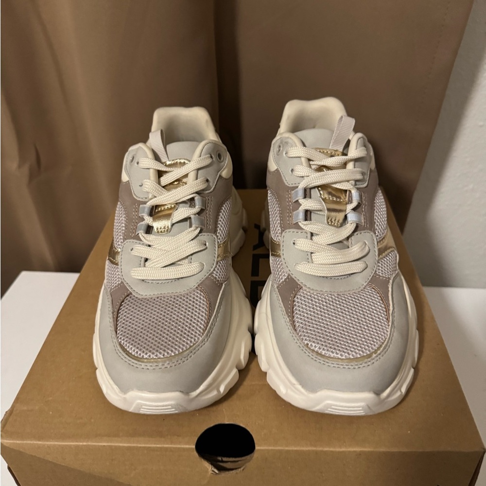 Aldo Cream and Gold Sneakers - Picture 5 of 7